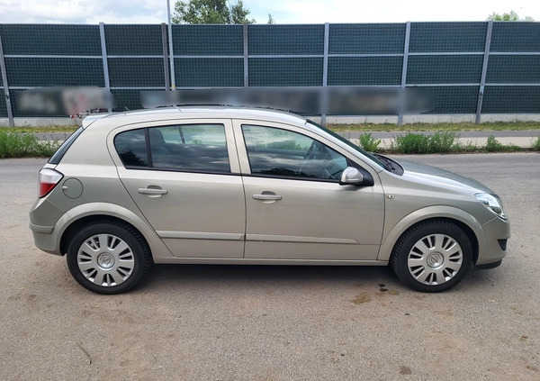 Opel Astra cena 12000 przebieg: 226138, rok produkcji 2007 z Łódź małe 137